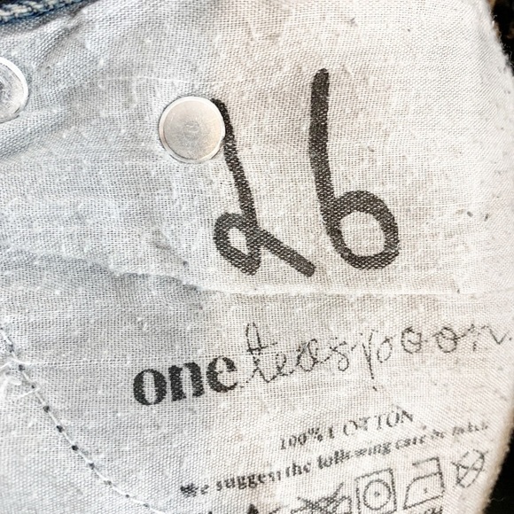 One Teaspoon Distressed Cutoff Jean Shorts Size 26 - Picture 3 of 3